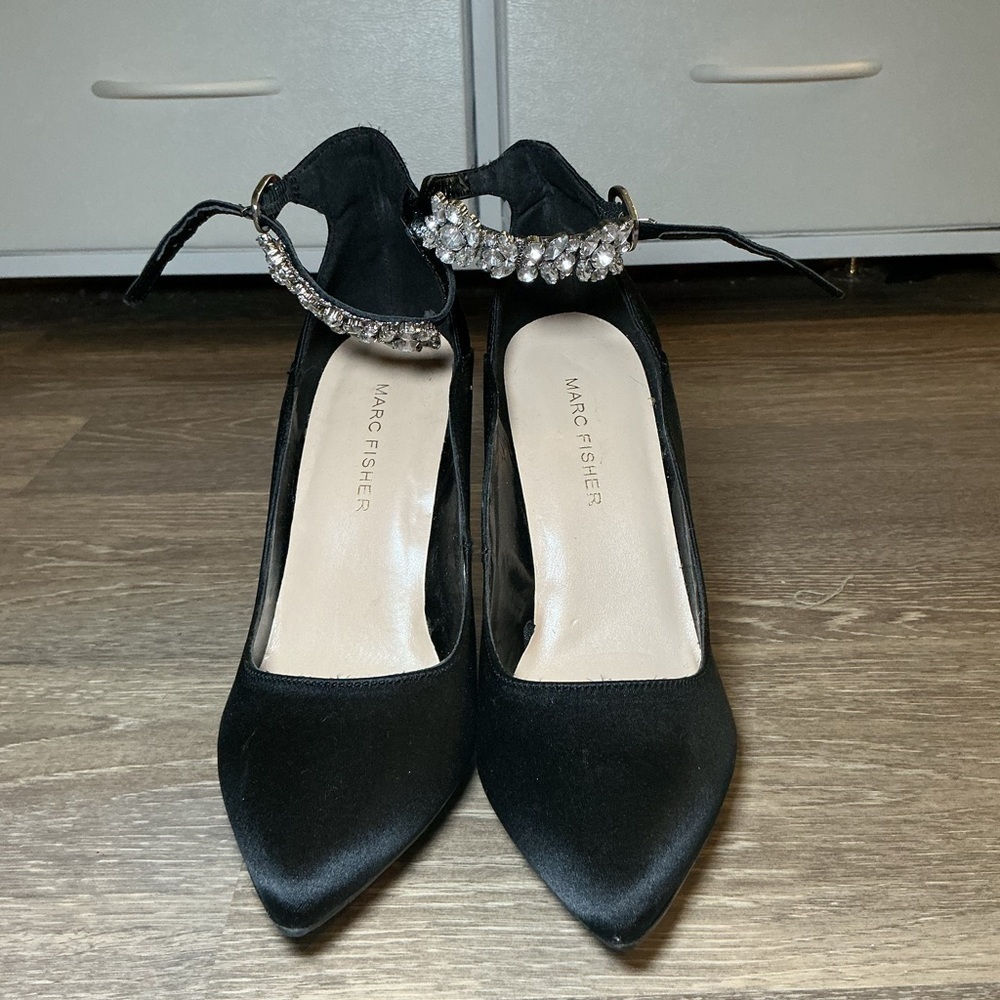 Elegant Black Heels with Embellished Ankle Strap - Picture 3 of 6